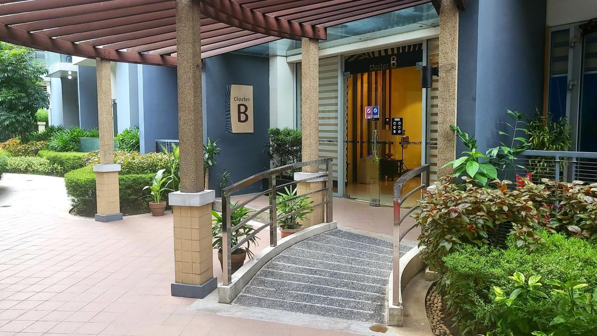 One Palm Tree Villas Condominium - Studio 7Th Fl With Balcony - Across Terminal 3 Airport Pasay Eksteriør billede