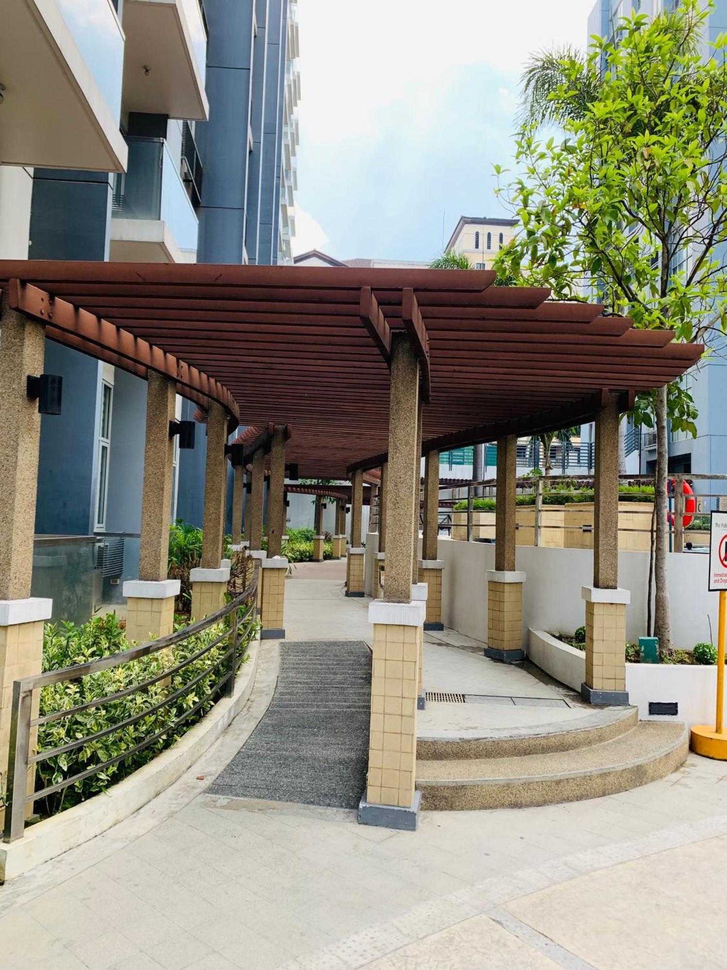 One Palm Tree Villas Condominium - Studio 7Th Fl With Balcony - Across Terminal 3 Airport Pasay Eksteriør billede