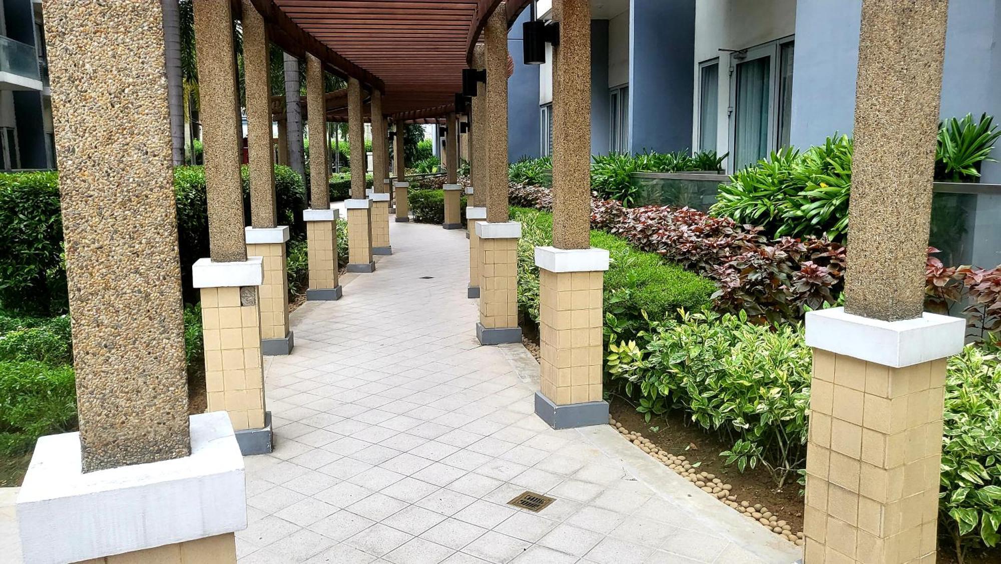 One Palm Tree Villas Condominium - Studio 7Th Fl With Balcony - Across Terminal 3 Airport Pasay Eksteriør billede