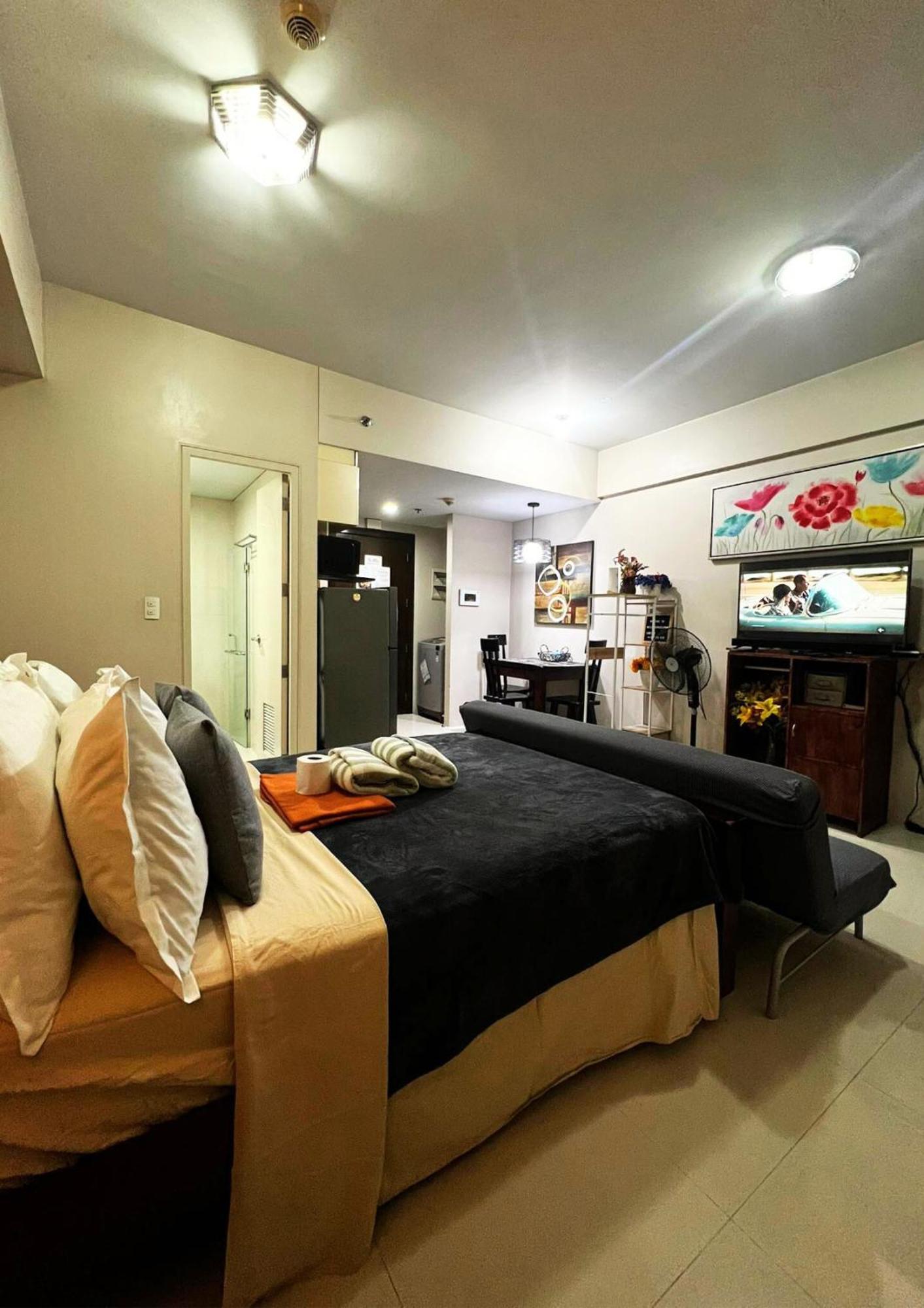 One Palm Tree Villas Condominium - Studio 7Th Fl With Balcony - Across Terminal 3 Airport Pasay Eksteriør billede