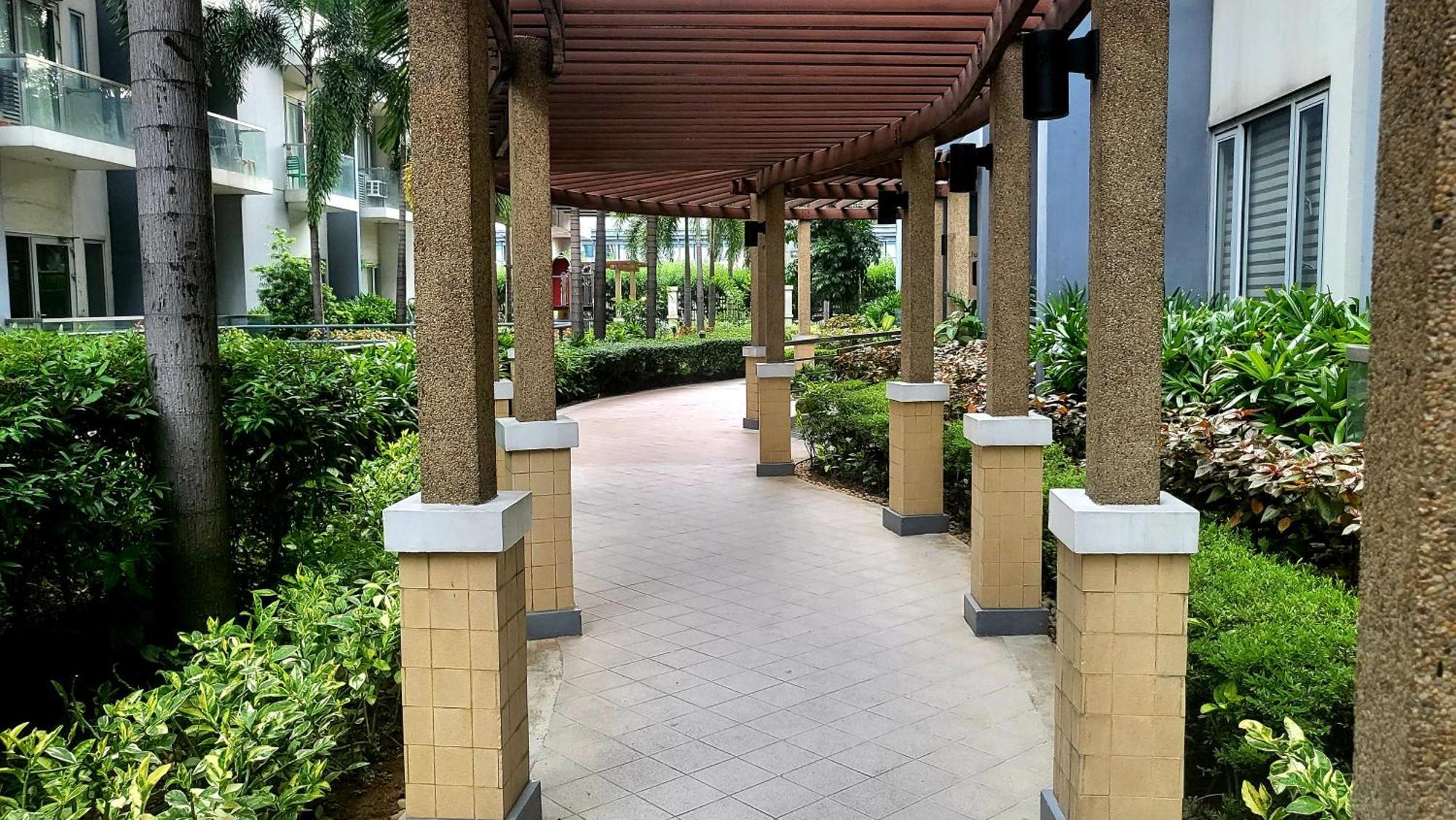 One Palm Tree Villas Condominium - Studio 7Th Fl With Balcony - Across Terminal 3 Airport Pasay Eksteriør billede