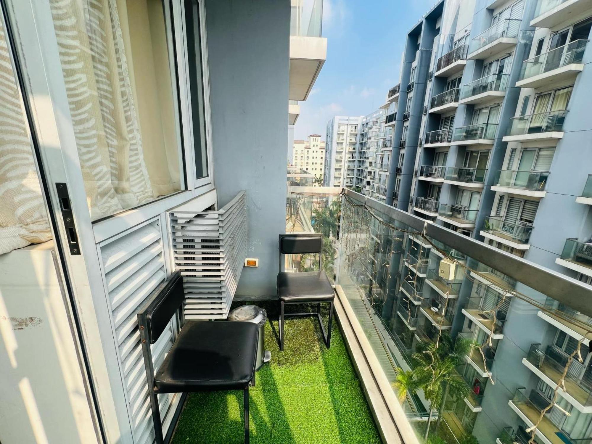 One Palm Tree Villas Condominium - Studio 7Th Fl With Balcony - Across Terminal 3 Airport Pasay Eksteriør billede