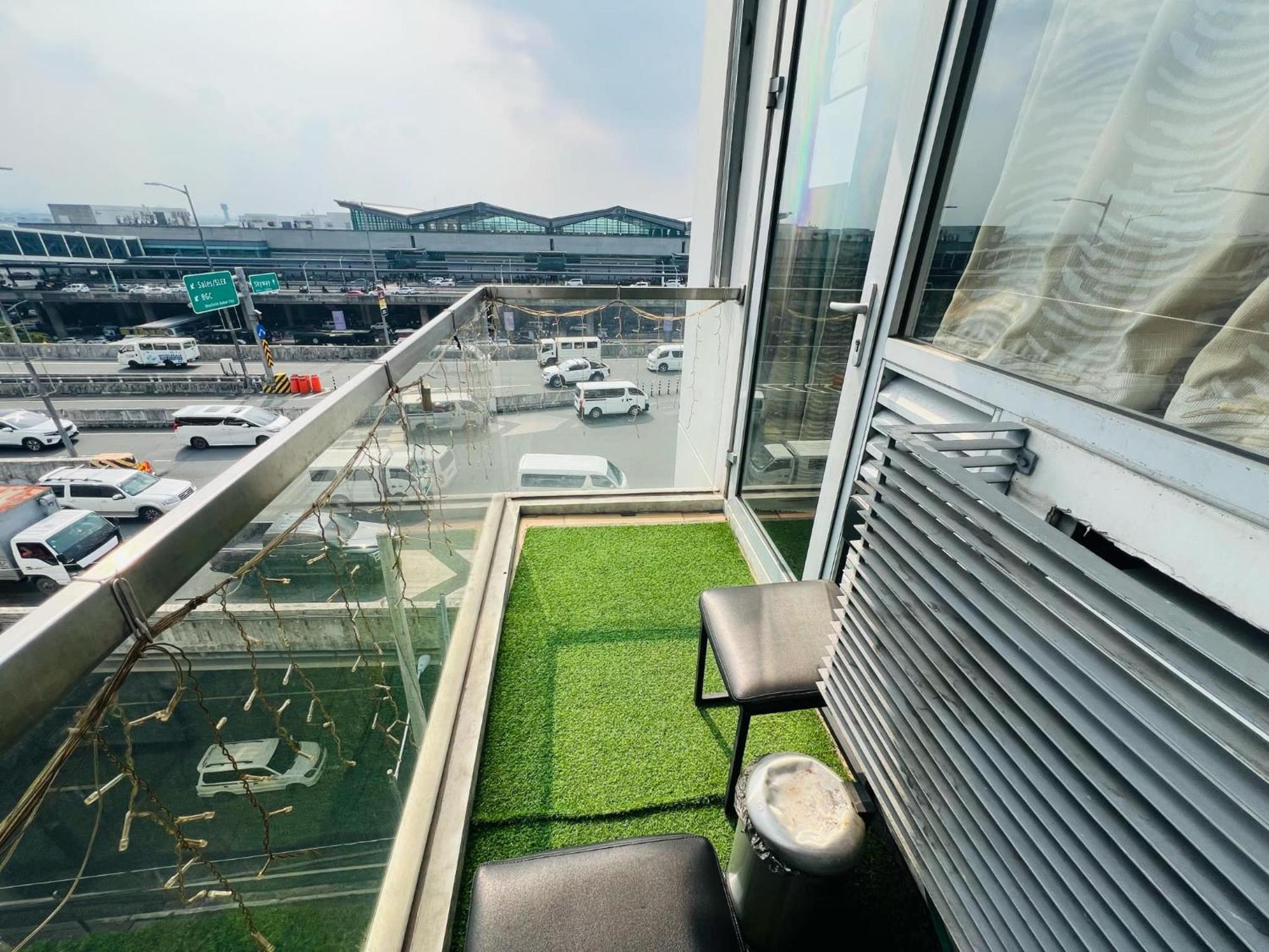 One Palm Tree Villas Condominium - Studio 7Th Fl With Balcony - Across Terminal 3 Airport Pasay Eksteriør billede