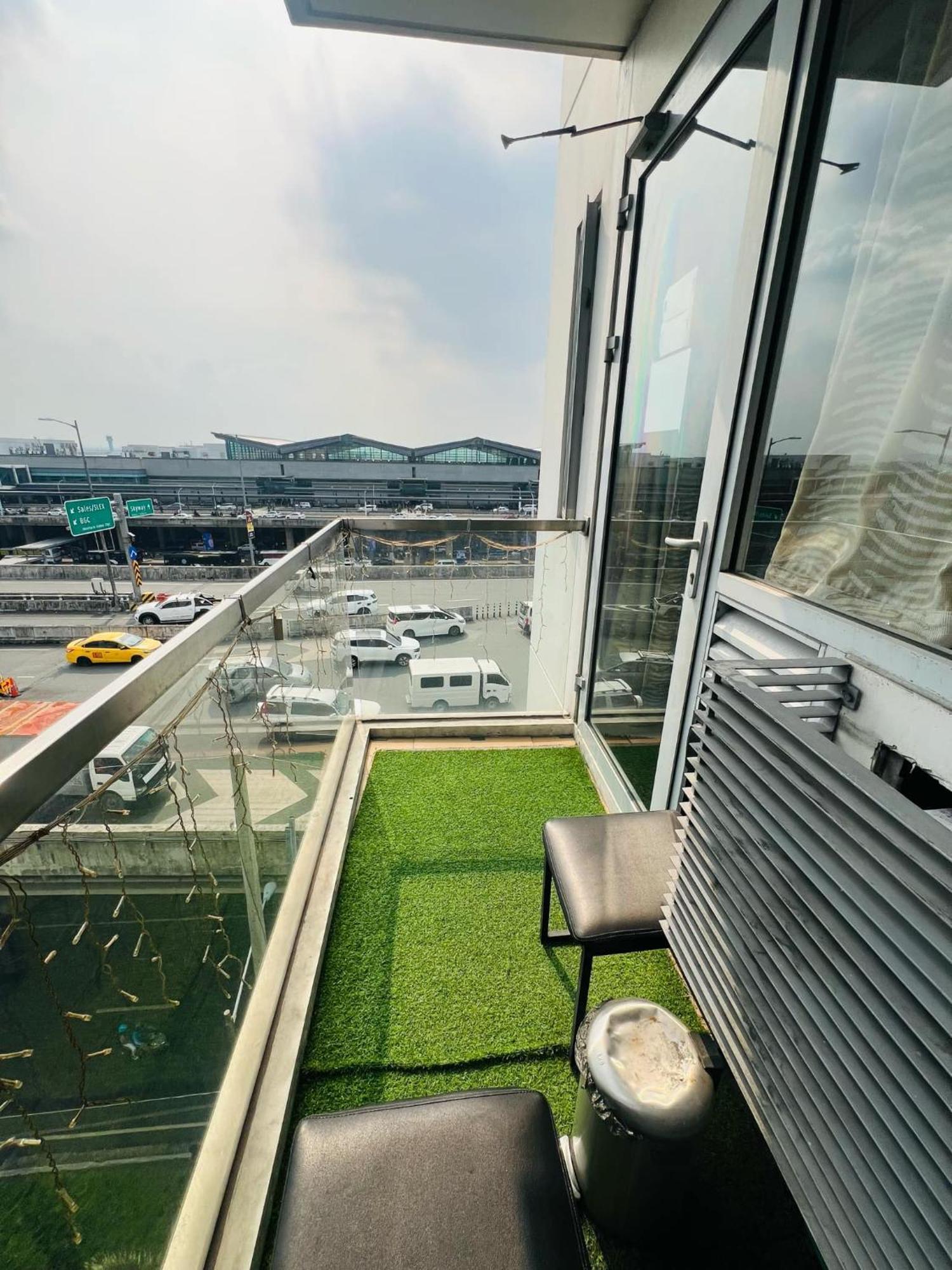 One Palm Tree Villas Condominium - Studio 7Th Fl With Balcony - Across Terminal 3 Airport Pasay Eksteriør billede
