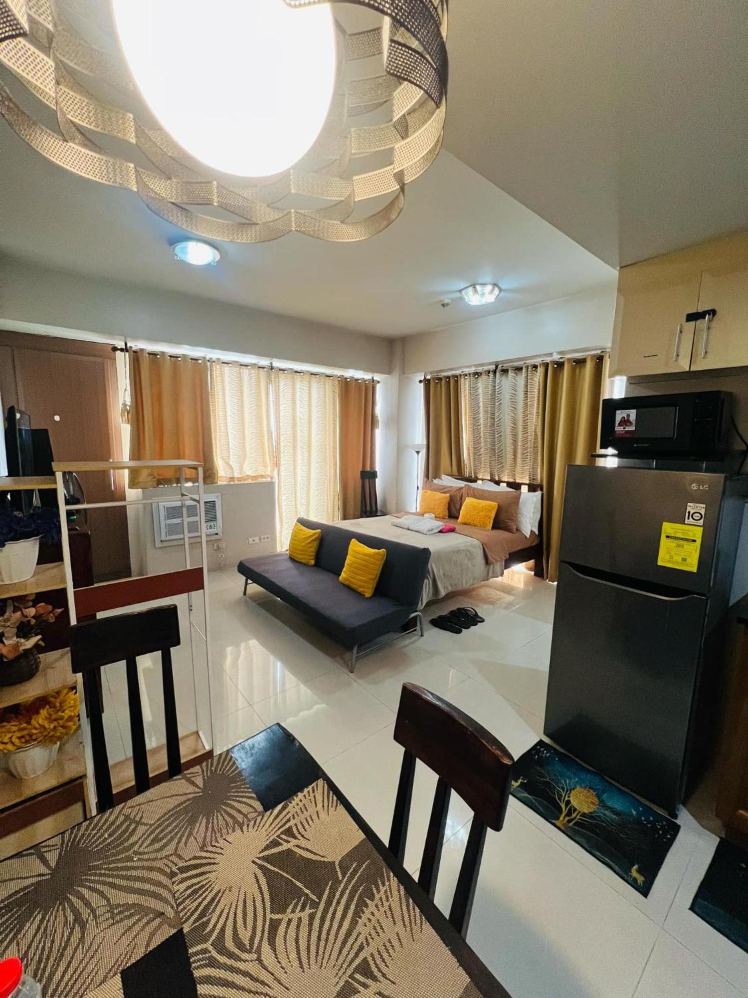 One Palm Tree Villas Condominium - Studio 7Th Fl With Balcony - Across Terminal 3 Airport Pasay Eksteriør billede